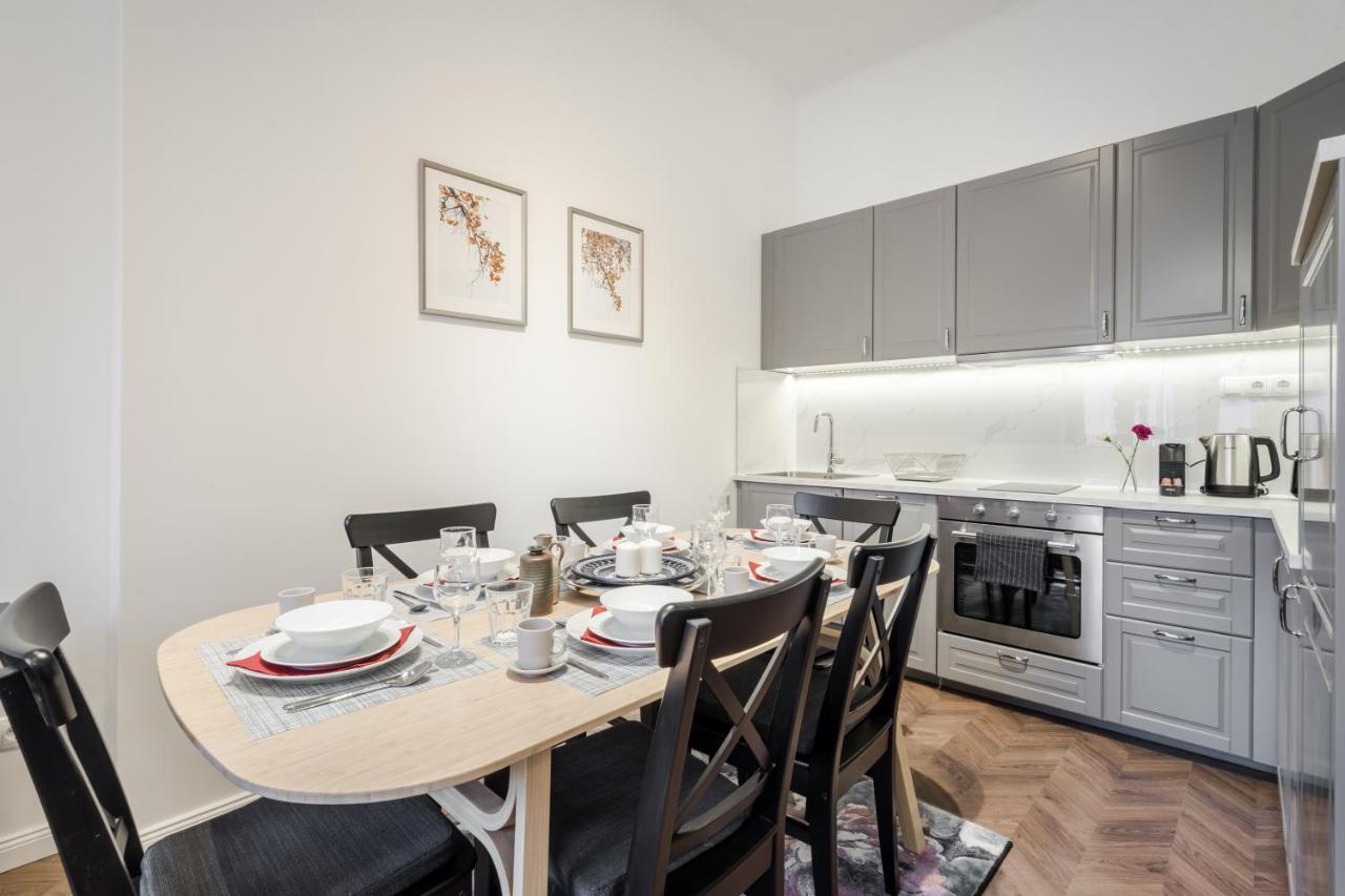 Bpr Sirius Suite With A/C Budapest Exteriör bild