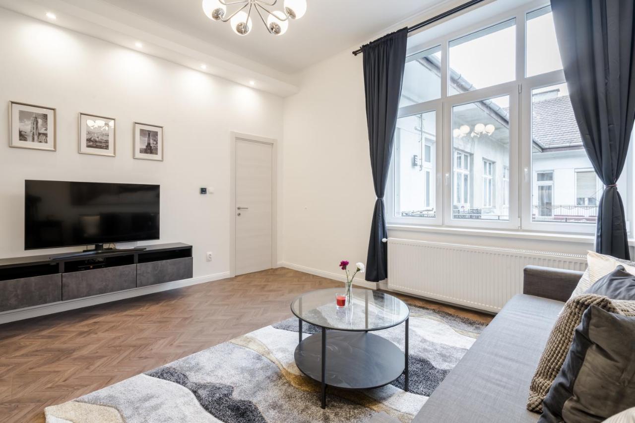 Bpr Sirius Suite With A/C Budapest Exteriör bild