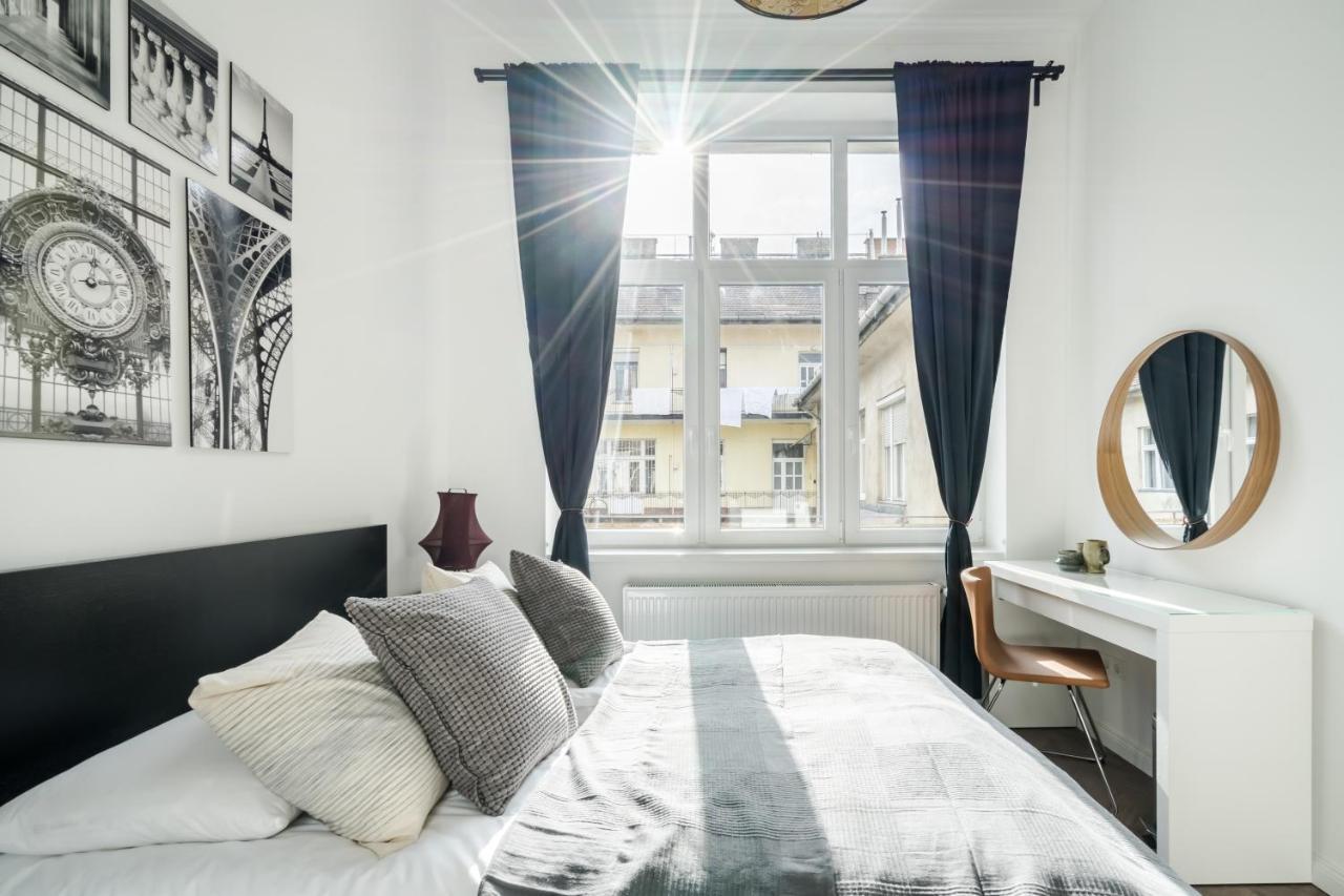 Bpr Sirius Suite With A/C Budapest Exteriör bild