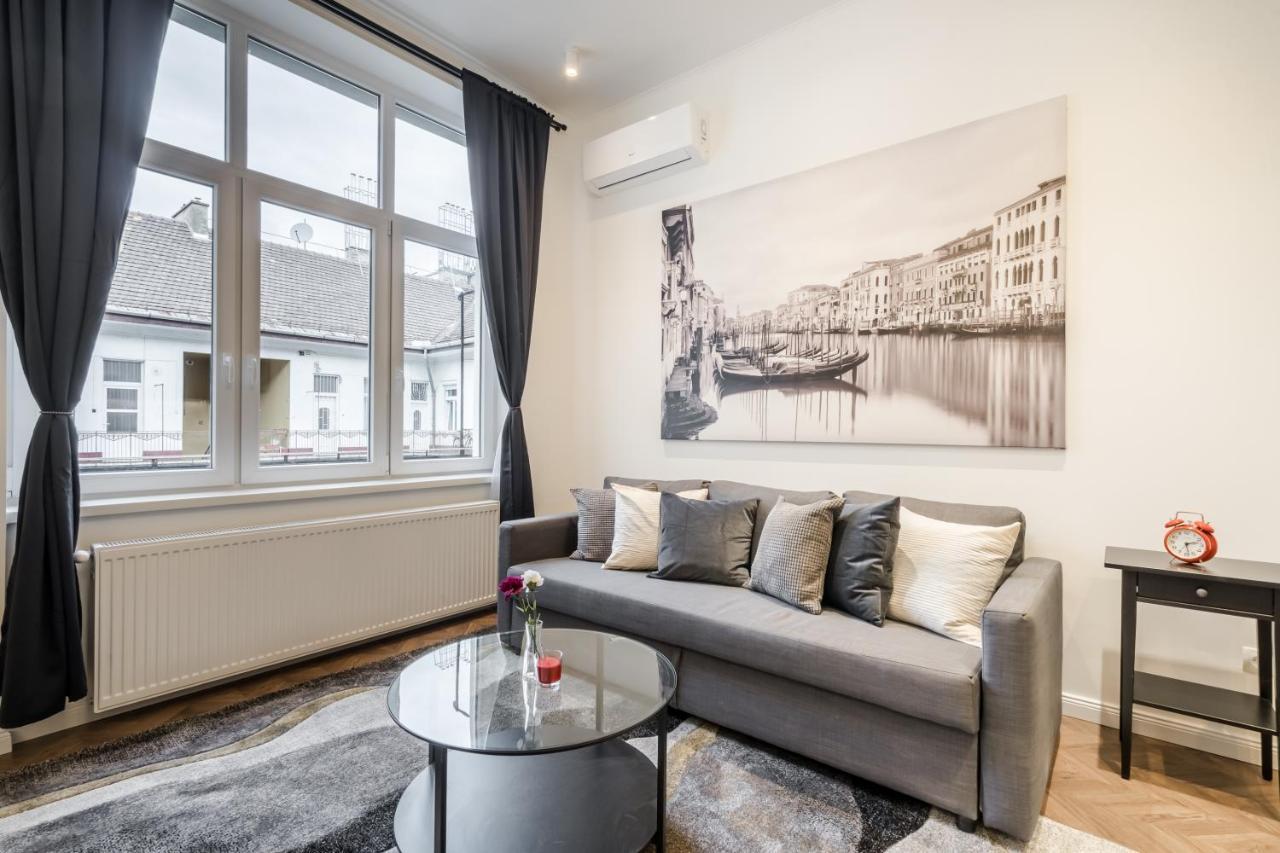 Bpr Sirius Suite With A/C Budapest Exteriör bild
