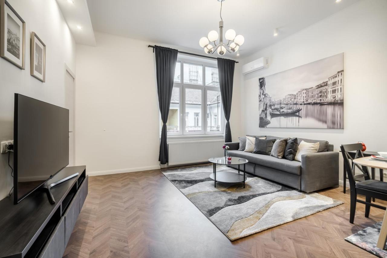 Bpr Sirius Suite With A/C Budapest Exteriör bild